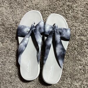 Clarks Women's Tie-Dye Gray Sandals
